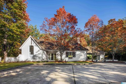 8015 Castlehill Rd, Hoover, AL, 35242-7227 | Card Image