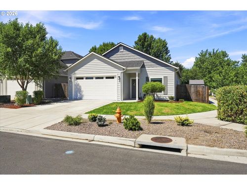 699 Kaitlin Ln, Medford, OR, 97501 | Card Image