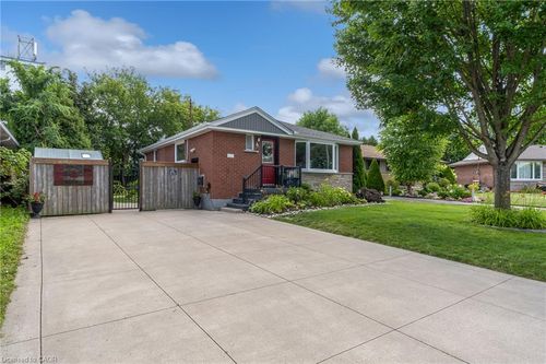 6 Beacon Ave, Hamilton, ON, L8T2N3 | Card Image
