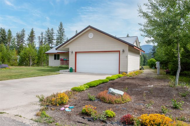 View of front of home featuring a front lawn | Image 6