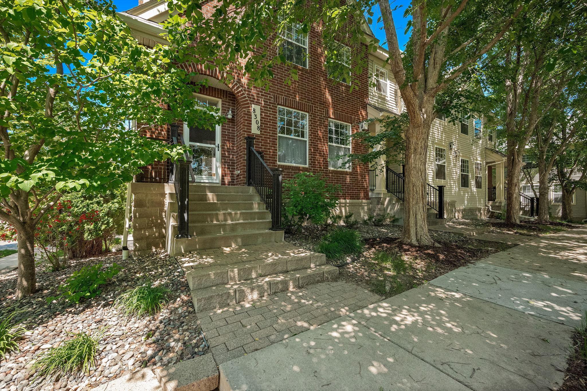 Townsend Dr, Eden Prairie, MN 55344