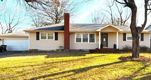 220 S Park Ave, Aurora, MO, 65605-1653 | Card Image