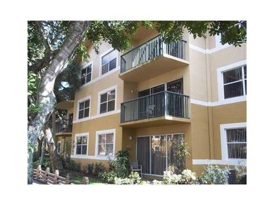 305 - 8701 Wiles Rd, Condo with 2 bedrooms, 2 bathrooms and null parking in Coral Springs FL | Image 1