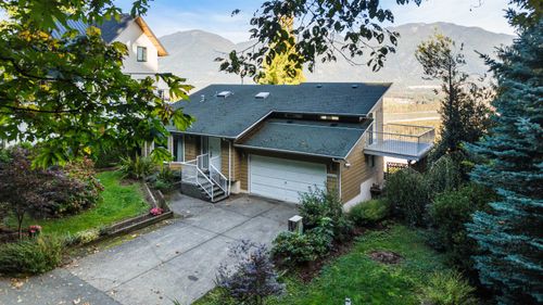 43445 Alameda Dr, Chilliwack, BC, V2R0J9 | Card Image