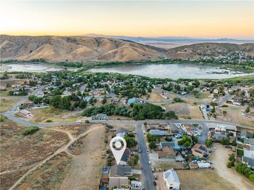 42635 Pinecliff St, Lake Hughes, CA, 93532 | Card Image