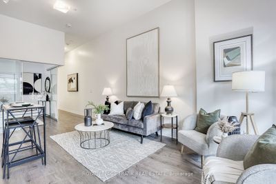 105 - 2301 Danforth Ave, Condo with 1 bedrooms, 1 bathrooms and null parking in Toronto ON | Image 3