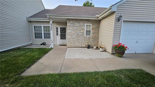 8320 Waverly Ave, Kansas City, KS, 66109-2076 | Card Image
