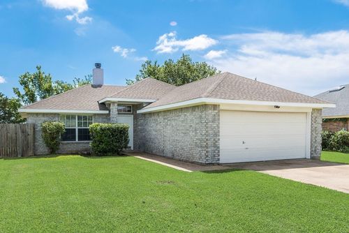 1415 S Medora St, Terrell, TX, 75160-4825 | Card Image