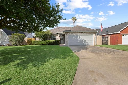 308 Shannon Ln, Nederland, TX, 77627-2900 | Card Image