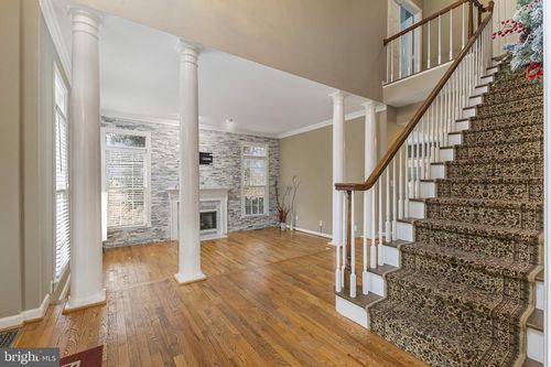 4291 Lawnvale Dr, Gainesville, VA, 20155-1101 | Card Image