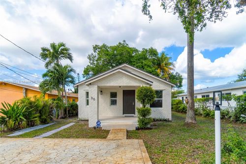 30 Sw 7th St, Hallandale Beach, FL, 33009-7046 | Card Image