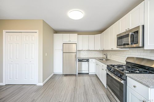 a-463 Main St, Islip, NY, 11751-3536 | Card Image