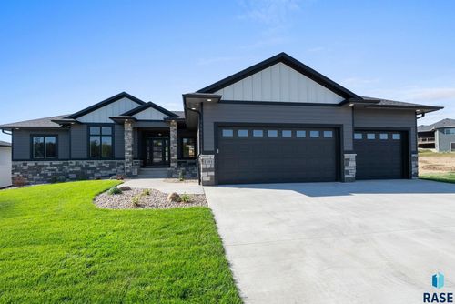 1101 N Scots Pine Dr, Sioux Falls, SD, 57110-4051 | Card Image