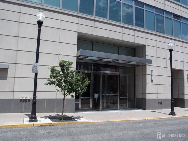 APT-1205 - 1 Spring St, Townhouse with 2 bedrooms, 2 bathrooms and null parking in New Brunswick NJ | Image 28