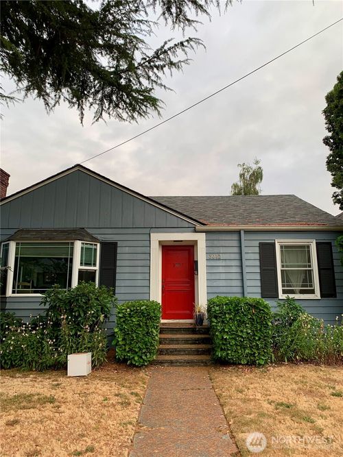 3012 35th Avenue W, Seattle, WA, 98199 | Card Image