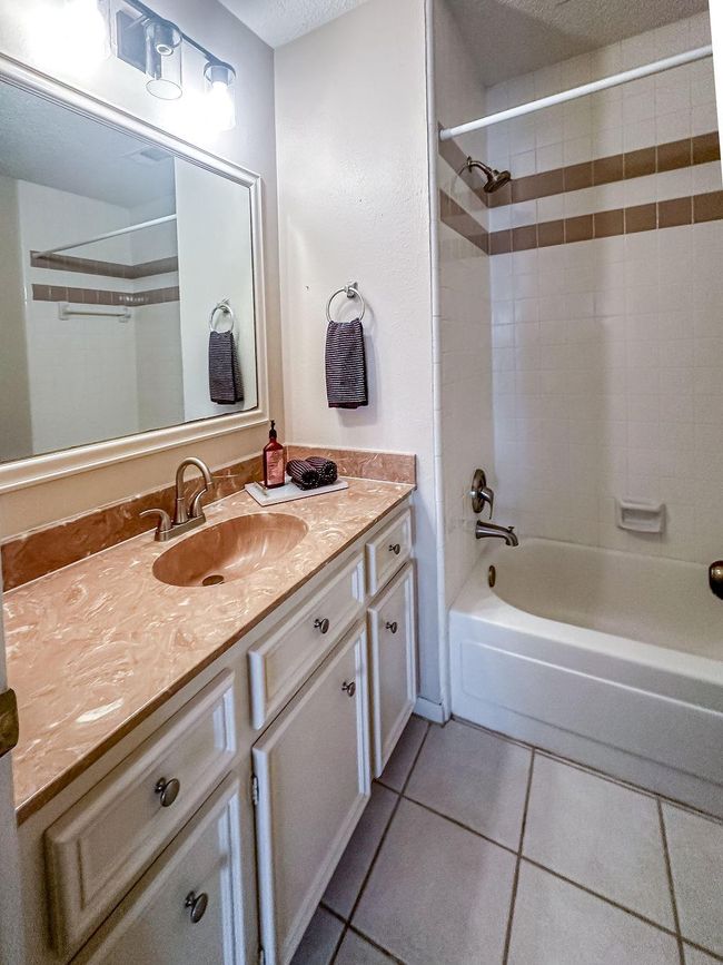 2/2 full bath upstairs | Image 30