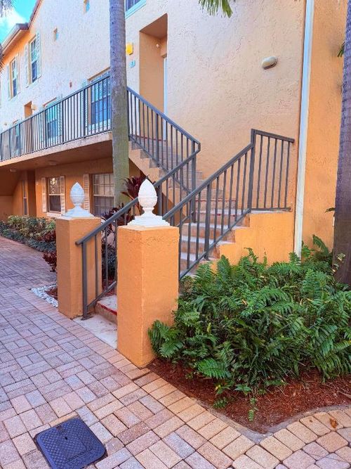 204-1040 Lake Shore Dr, Lake Park, FL, 33403-2876 | Card Image