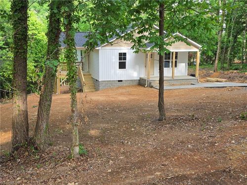1515 Shamrock Rd, Asheboro, NC, 27205-7060 | Card Image