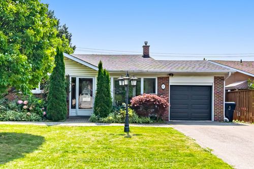 47 Marthclare Ave, North York, ON, M3A1E1 | Card Image