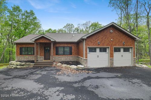 805 Visalia Ct, Lords Valley, PA, 18428 | Card Image