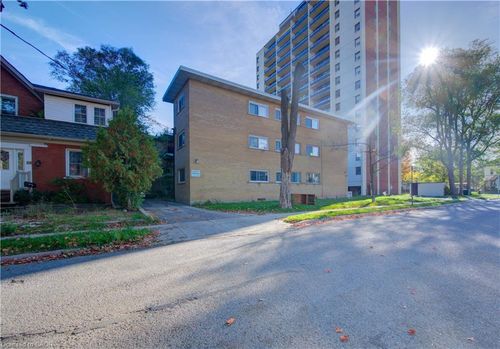 50 Gordon Ave, Kitchener, ON, N2H1N8 | Card Image