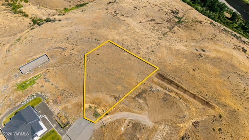 100 Friday Point Pl, Selah, WA, 98942 | Card Image
