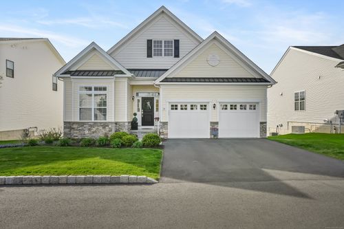 14-14 Enclave Cir, Newtown, CT, 06470-1571 | Card Image