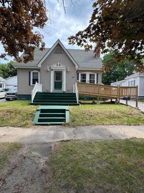 29 Somerset St, Millinocket, ME, 04462-1212 | Card Image