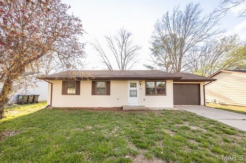 713 Beebe Dr, Mascoutah, IL, 62258-1072 | Card Image