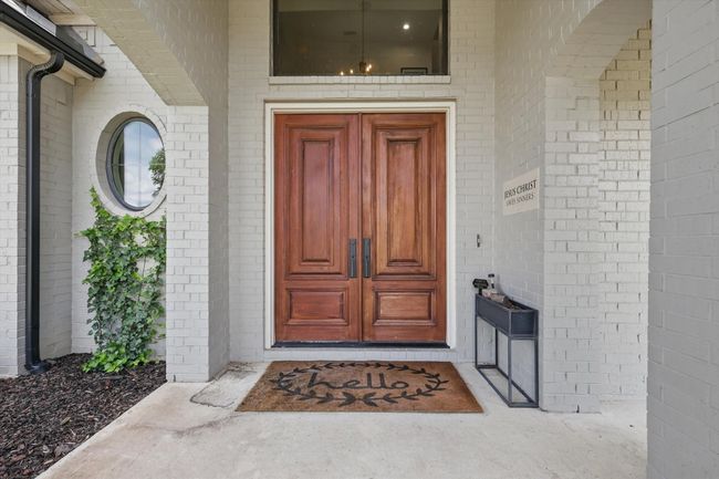 Grande covered entry | Image 4