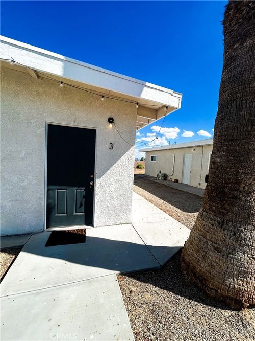 2139 Thomas Rd, Blythe, CA, 92225-9704 | Card Image