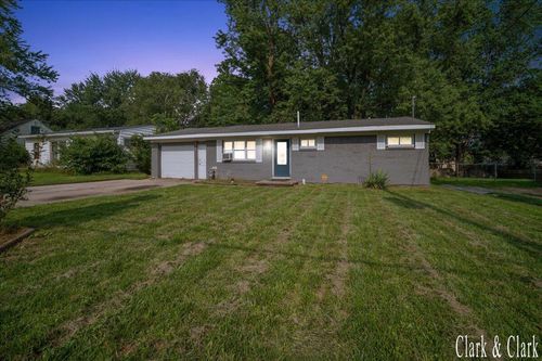 6037 Hughes Rd, Lansing, MI, 48911-4721 | Card Image