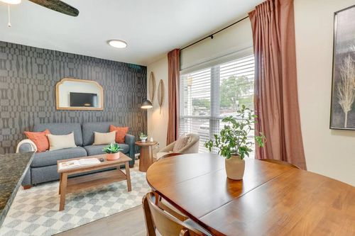 129-2401 Manor Rd, Austin, TX, 78722-2013 | Card Image