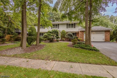 6 Burlington Ln, East Brunswick, NJ, 08816-3253 | Card Image