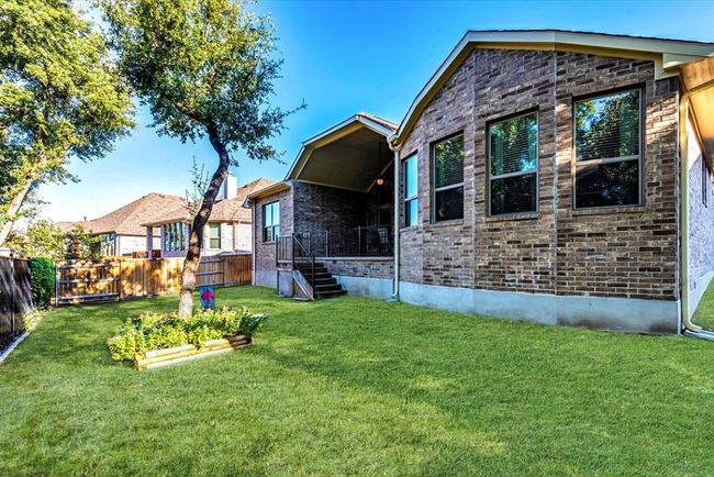 Back view of the home | Image 37