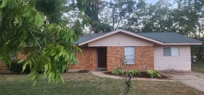 1002 Linden Street, House other with 3 bedrooms, 2 bathrooms and 4 parking in Bastrop TX | Image 2