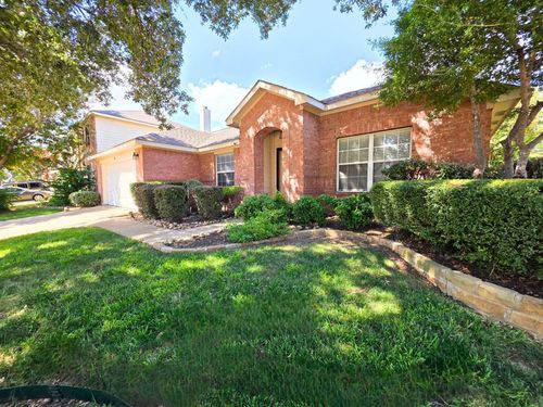 304 E Clover Park Dr, Fort Worth, TX, 76140-5560 | Card Image