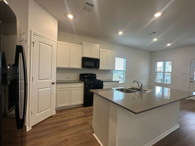 228 Jeffers, House other with 5 bedrooms, 4 bathrooms and 2 parking in Kyle TX | Image 15