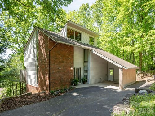 142 Sequoyah Hills Dr, Fletcher, NC, 28732-9427 | Card Image
