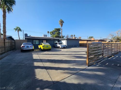 4297 Vegas Valley Dr, Las Vegas, NV, 89121-7125 | Card Image