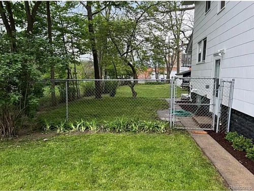 16 Chippewa Rd, Pontiac, MI, 48341-1506 | Card Image