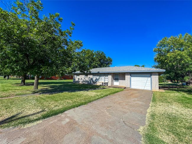 1205 N Avenue H, House other with 3 bedrooms, 2 bathrooms and null parking in Haskell TX | Image 31