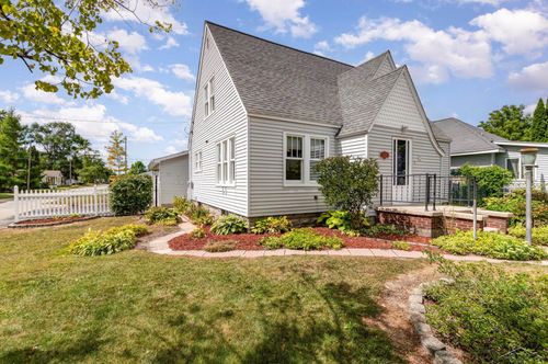 328 S Water St, Pinconning, MI, 48650-9610 | Card Image