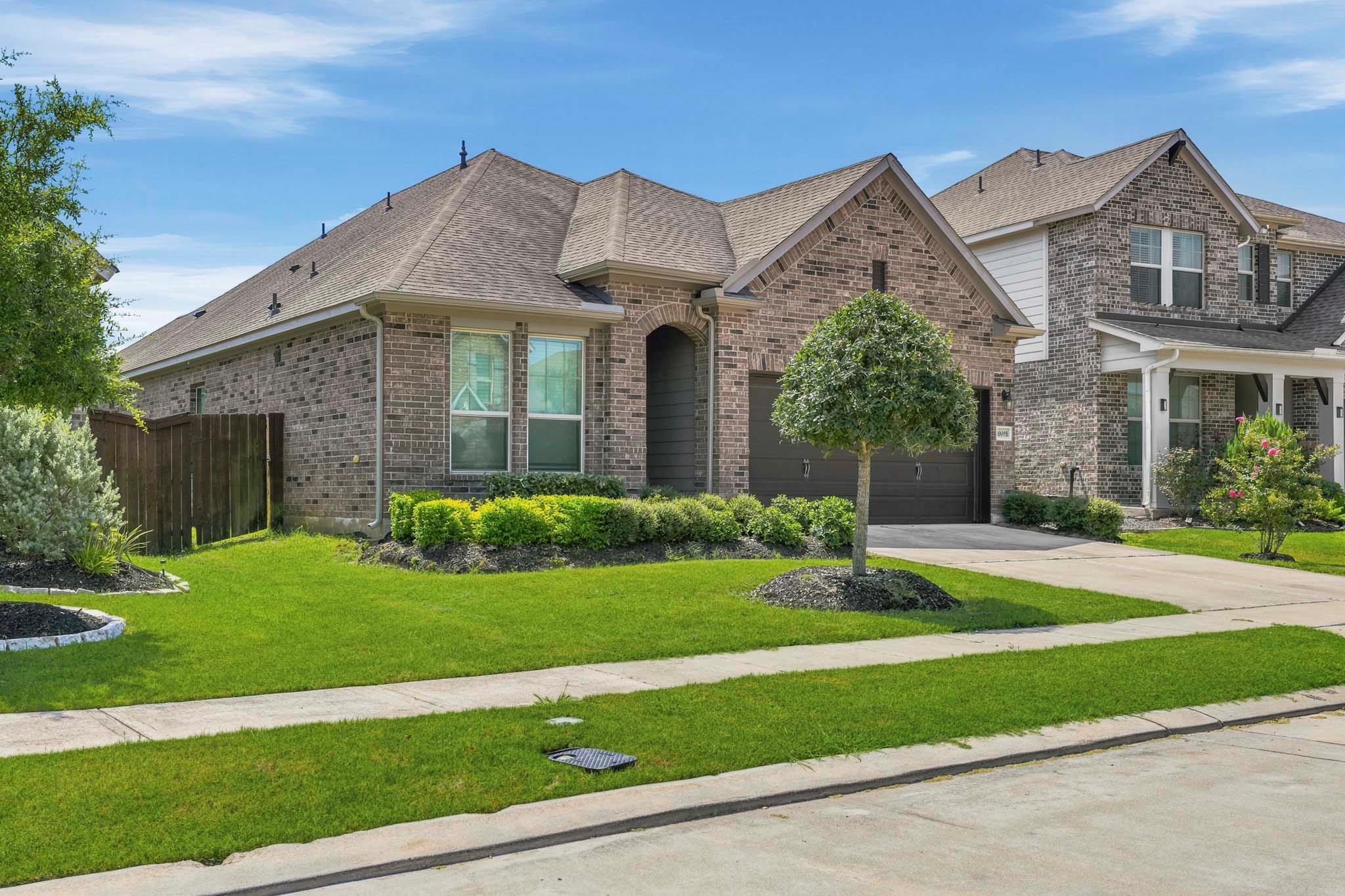 Residential Lease in Iowa Colony 2