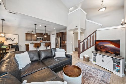 936 W Spring Creek Ln, Farmington, UT, 84025-3864 | Card Image