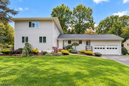40 Shadowlawn Dr, Livingston, NJ, 07039-3145 | Card Image