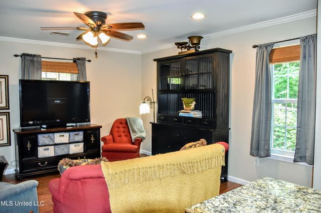 Glen artney living 4 | Image 12