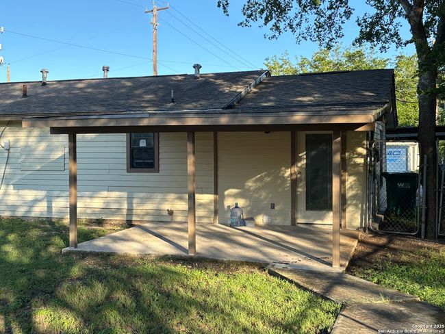 401 W Lindbergh Blvd, House other with 4 bedrooms, 1 bathrooms and null parking in Universal City TX | Image 19