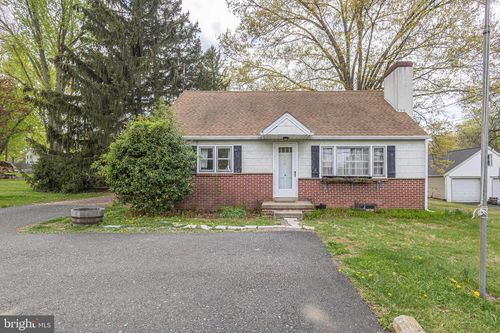 812 E Walnut St, PERKASIE, PA, 18944-2492 | Card Image