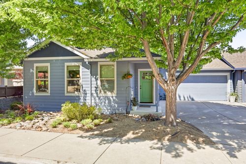 969 Overlook Dr, Ashland, OR, 97520-9165 | Card Image